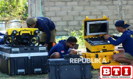 robot-bawah-laut-dikerahkan-untuk-bantu-pencarian-korban-tenggelamnya-kmp-tunu