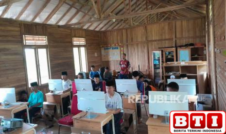 sandiaga-latih-santri-jadi-wirausahawan-di-ponpes-pandeglang