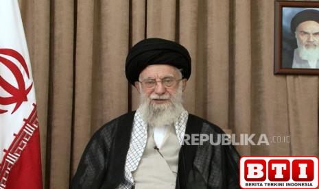 sempat-diancam-dibunuh-israel-khamenei-tampil-perdana-di-depan-publik