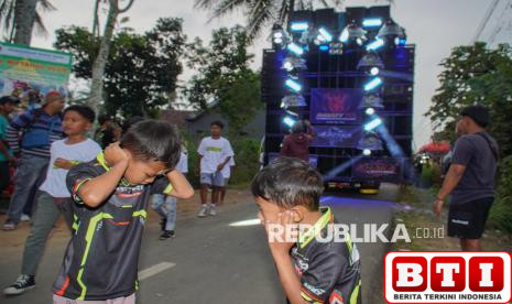 sound-horeg-iringi-gelaran-urek-urek-carnival-di-malang