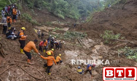 tebing-setinggi-250-meter-di-tasikmalaya-longsor-2-petani-hilang-tertimbun
