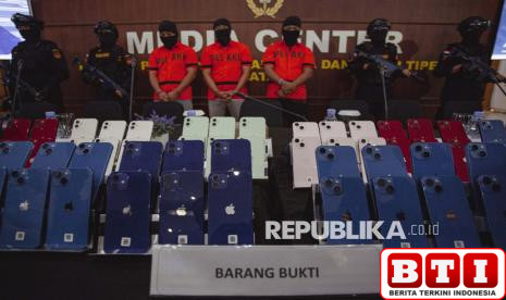 upaya-penyelundupan-ratusan-unit-iphone-ilegal-digagalkan-petugas
