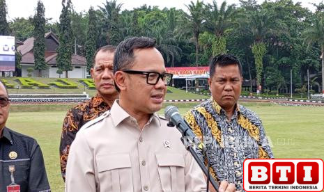 wamendagri-bima-arya-dukung-inovasi-aspal-plastik-untuk-atasi-permasalahan-sampah