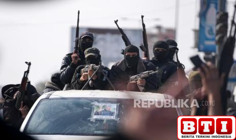 al-qassam-geram-dengan-penjarah-bantuan-di-gaza-mobil-pelaku-dibakar