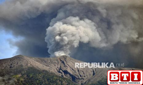 gunung-marapi-erupsi-belasan-kali-sepanjang-juli