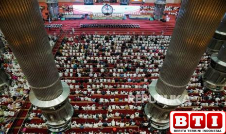 jatma-aswaja-pimpinan-habib-lutfhi-dzikir-bersama-50-ribu-jamaah-hadir-ada-tokoh-lintas-agama