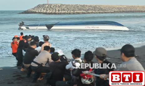 kapal-wisata-tenggelam-di-sanur-2-penumpang-asal-china-meninggal-dunia