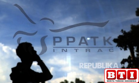 kepanikan-mahasiswi-mau-bayar-ukt-rekening-diblokir-dan-kegeraman-mahfud-md-ke-ppatk