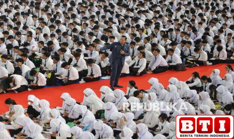 menko-ahy-beri-kuliah-umum-untuk-mahasiswa-baru-its