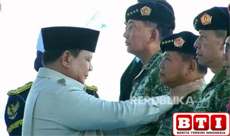 prabowo-officially-awarded-honorary-general-to-five-retired-lieutenant-generals