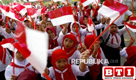 sambut-hut-ri-ribuan-bendera-merah-putih-dibagikan-gratis-di-gorontalo