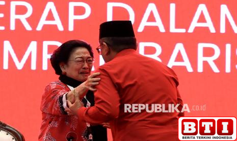 tangis-megawati-sambut-kehadiran-hasto-di-kongres-pdip