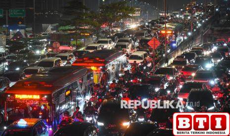 tiada-hari-tanpa-macet-di-jalan-tb-simatupang-jakarta